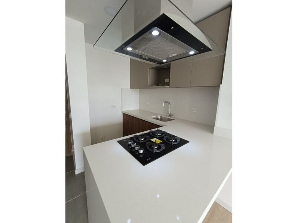 Apartamento de 2 alcobas en venta en Verbenal, Bogotá, 62 m² · foto 6 de 14