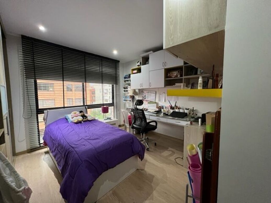 Apartamento de 3 alcobas en venta en Santa Barbara Occidental, Bogotá, 180 m² · foto 10 de 14