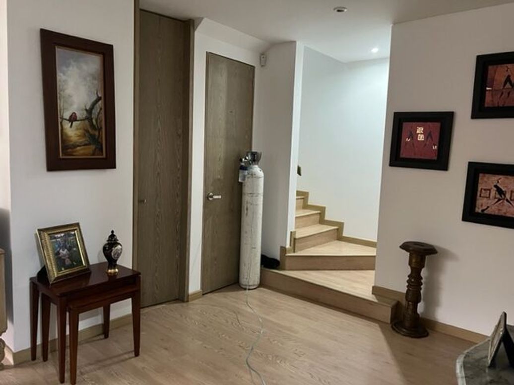 Apartamento de 3 alcobas en venta en Santa Barbara Occidental, Bogotá, 180 m² · foto 9 de 14