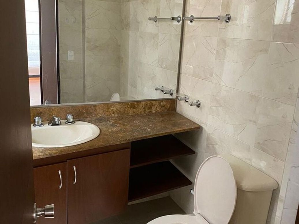 Apartamento de 3 alcobas en venta en Ub. El Dorado, Bogotá, 109 m² · foto 9 de 20