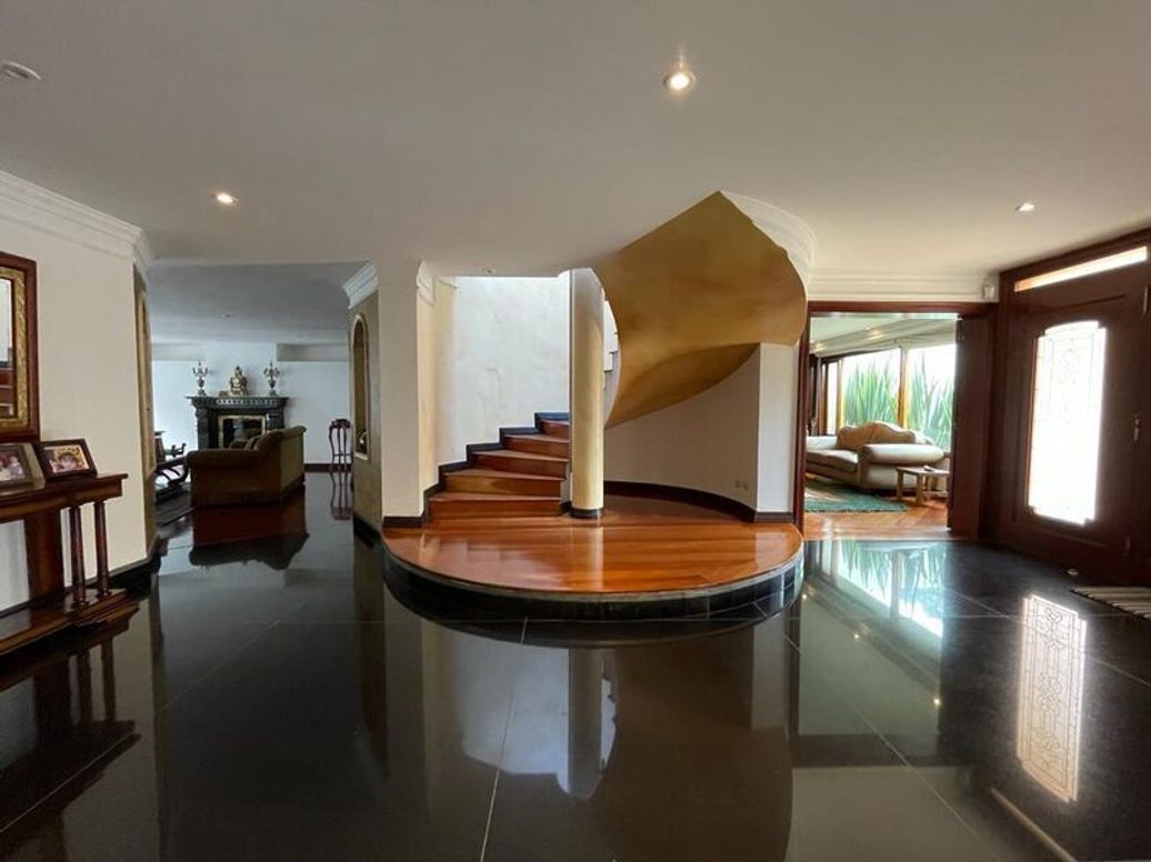 Casa de 4 alcobas en venta en Santa Ana Oriental, Bogotá, 620 m² · foto 13 de 20