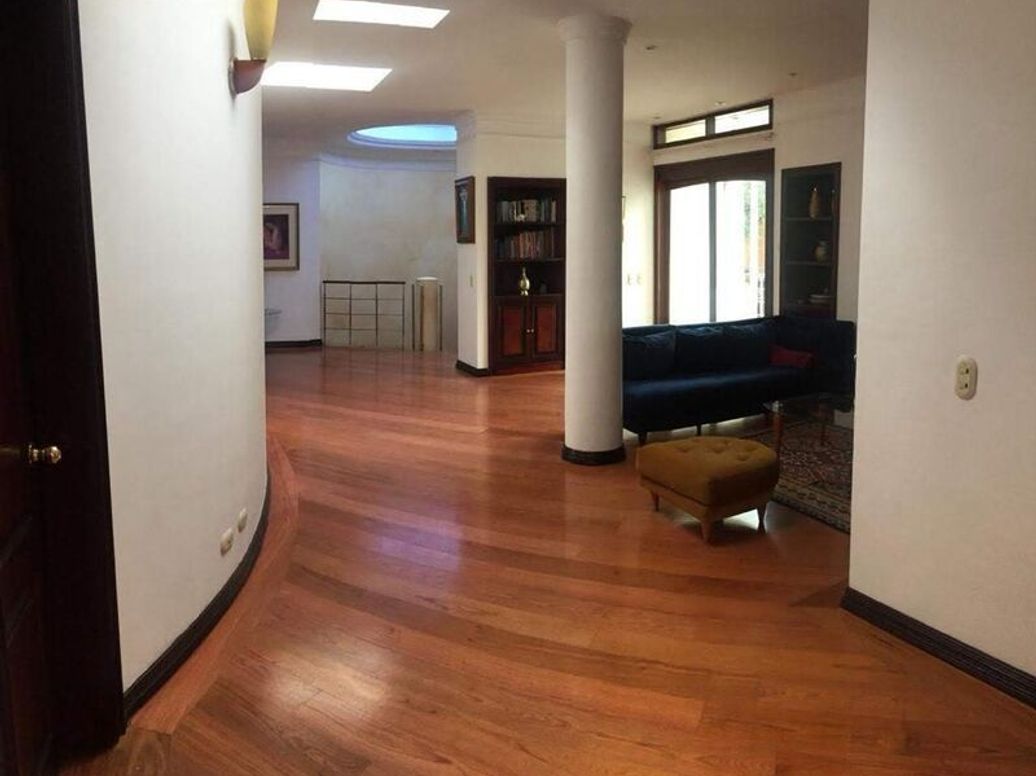 Casa de 4 alcobas en venta en Santa Ana Oriental, Bogotá, 620 m² · foto 3 de 20