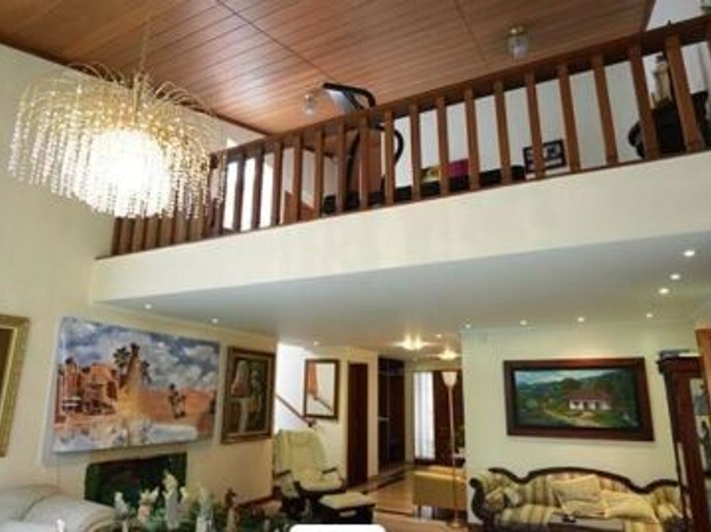Casa de 4 alcobas en venta en San Patricio, Bogotá, 462 m² · foto 6 de 16