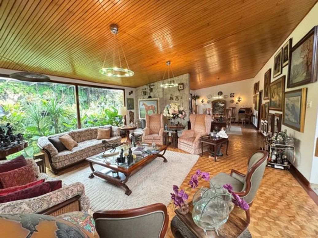 Casa de 4 alcobas en arriendo en Santa Barbara Alta, Bogotá, 441 m² · foto 3 de 11