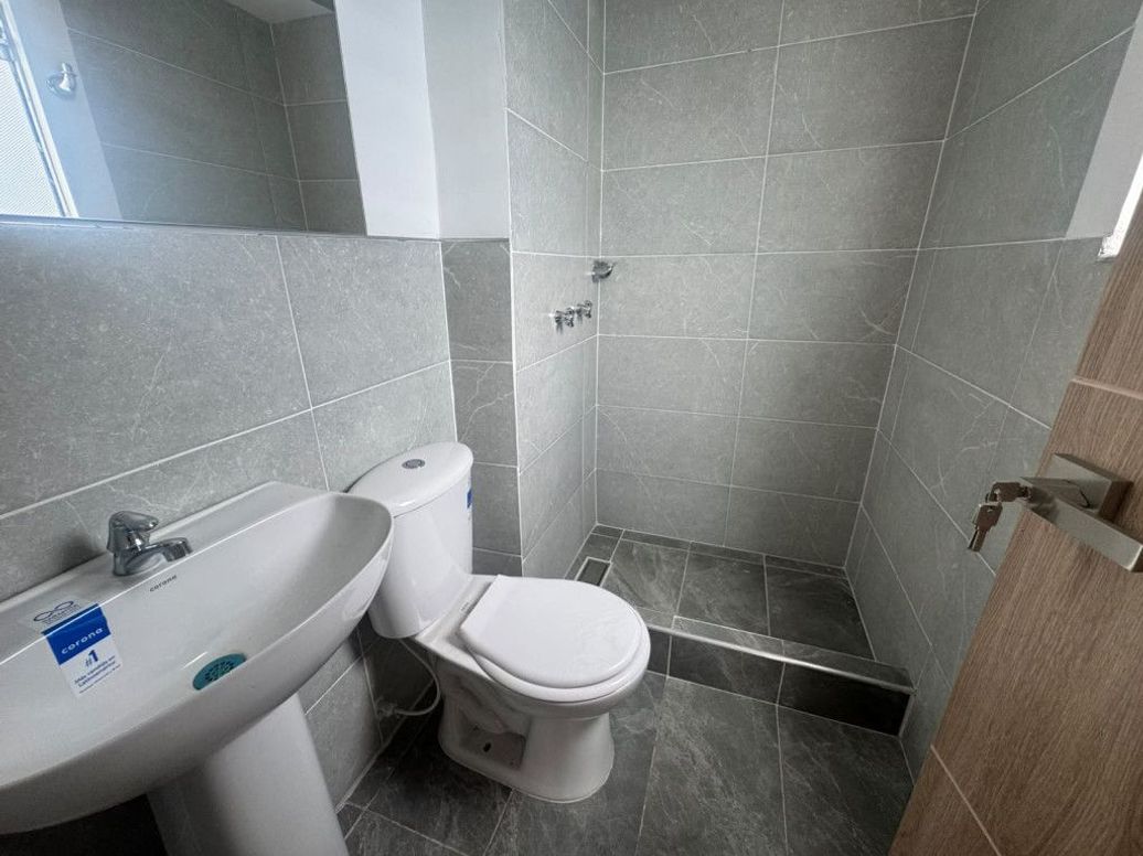 Apartamento de 3 alcobas en venta en Villa Alsacia 2, Bogotá, 77 m² · foto 10 de 19