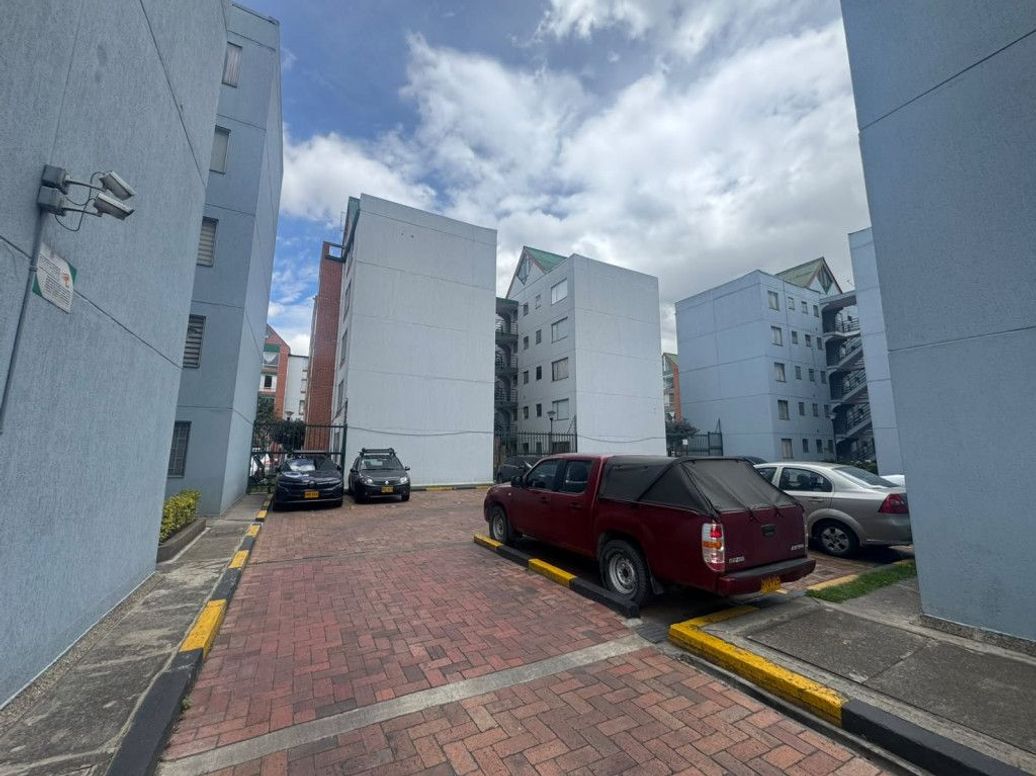 Apartamento de 3 alcobas en venta en Villa Alsacia 2, Bogotá, 77 m² · foto 4 de 19