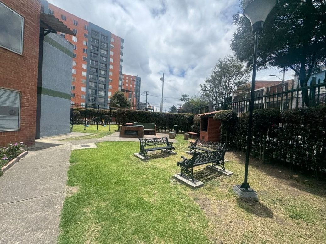 Apartamento de 3 alcobas en venta en Villa Alsacia 2, Bogotá, 77 m² · foto 3 de 19