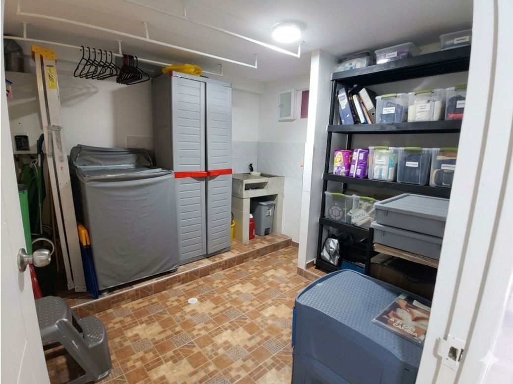 Casa de 8 alcobas en venta en Castilla, Bogotá, 216 m² · foto 12 de 12