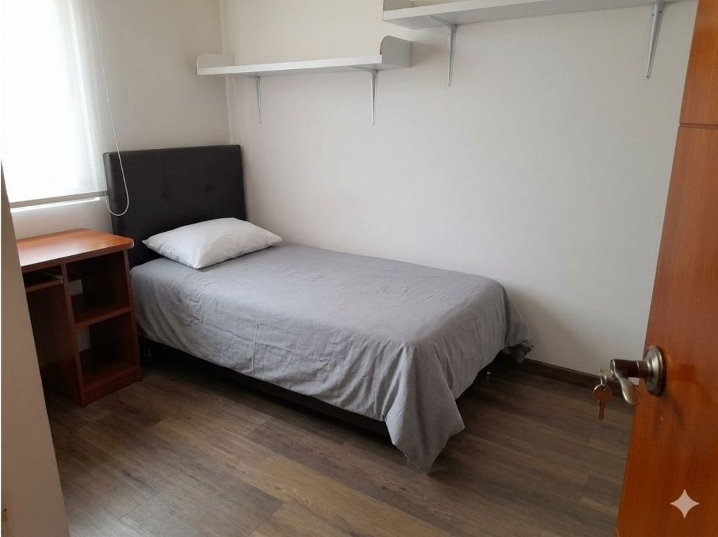 Casa de 8 alcobas en venta en Castilla, Bogotá, 216 m² · foto 11 de 12
