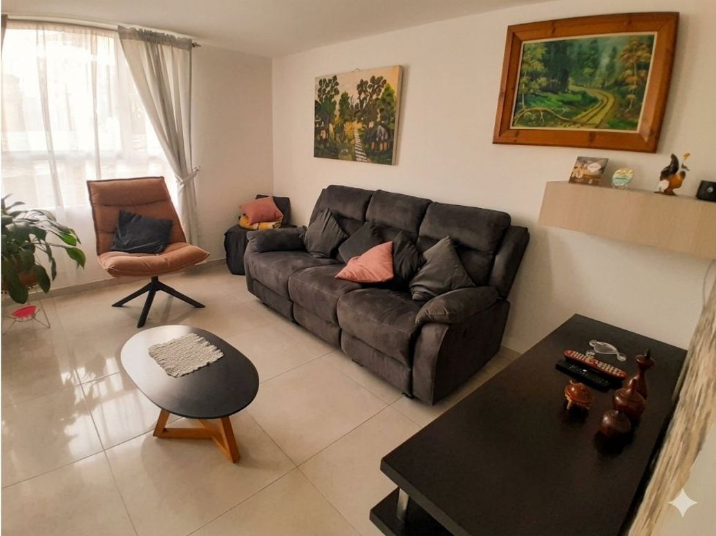 Casa de 8 alcobas en venta en Castilla, Bogotá, 216 m² · foto 5 de 12