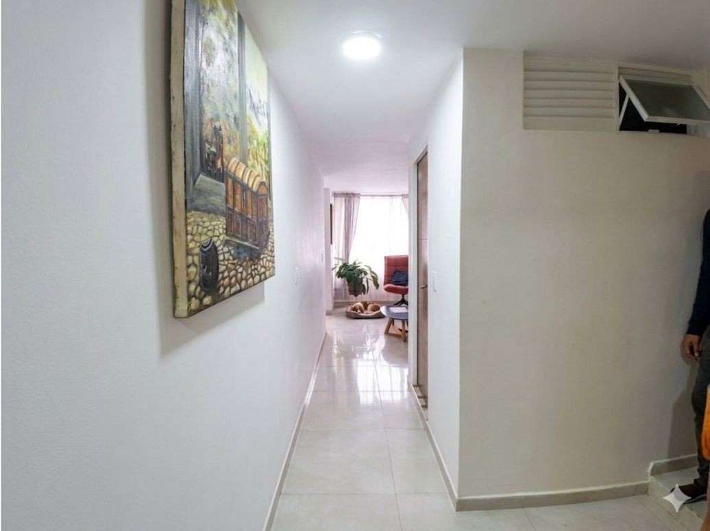 Casa de 8 alcobas en venta en Castilla, Bogotá, 216 m² · foto 7 de 12