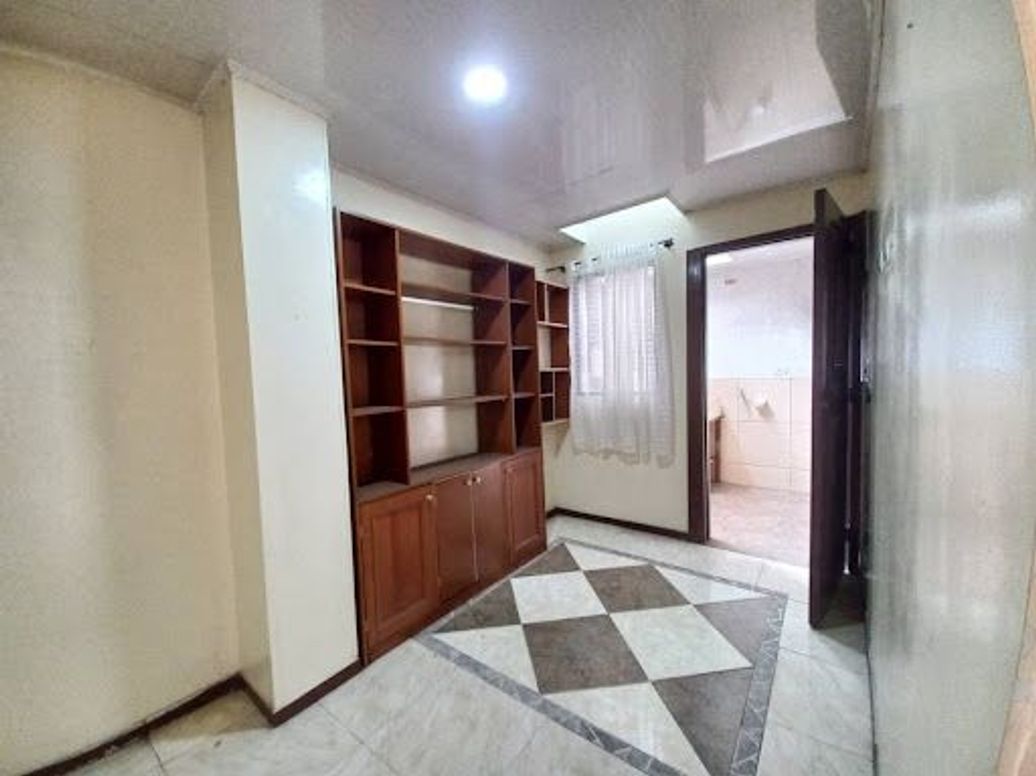Casa de 10 alcobas en venta en Ciudad Jardín Sur, Bogotá, 394 m² · foto 11 de 20