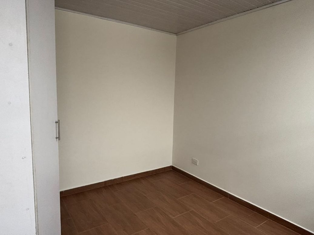 Casa de 5 alcobas en venta en San Antonio, Bogotá, 152 m² · foto 2 de 16