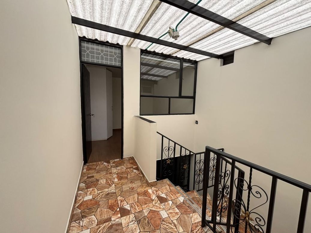 Casa de 5 alcobas en venta en San Antonio, Bogotá, 152 m² · foto 5 de 16