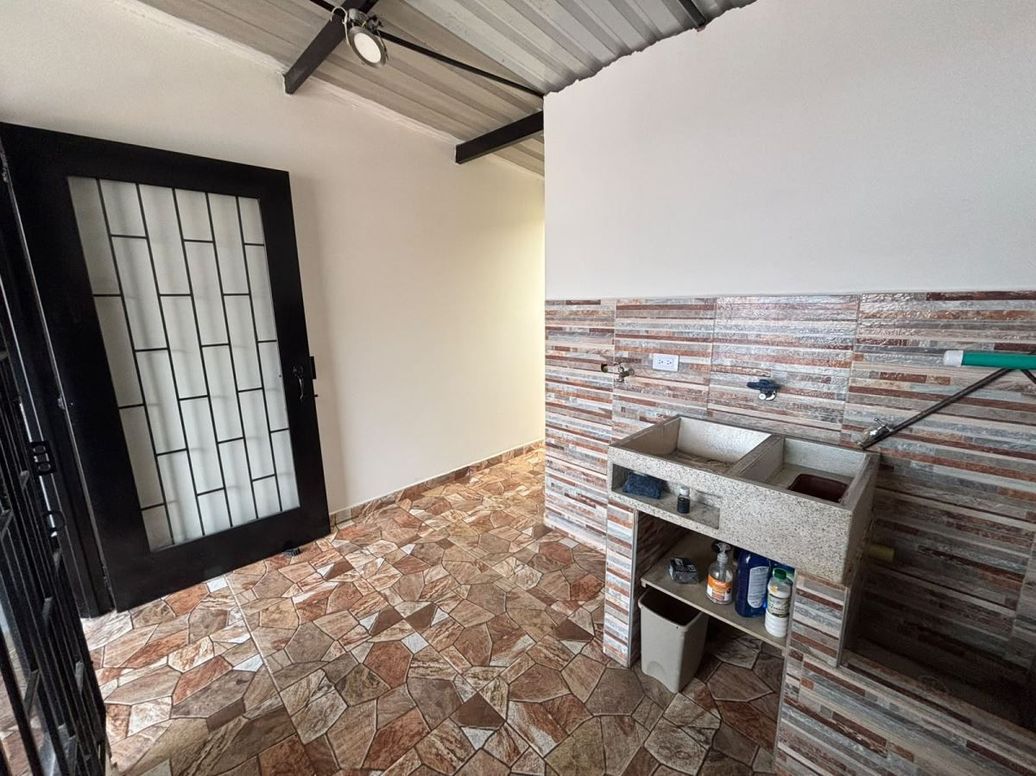 Casa de 5 alcobas en venta en San Antonio, Bogotá, 152 m² · foto 15 de 16