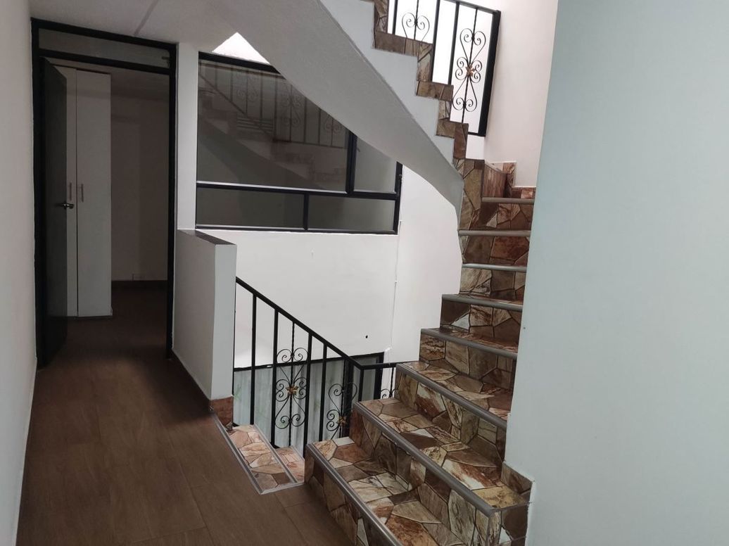 Casa de 5 alcobas en venta en San Antonio, Bogotá, 152 m² · foto 4 de 16