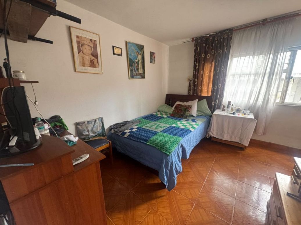 Casa de 10 alcobas en venta en Bravo Paez, Bogotá, 380 m² · foto 2 de 20