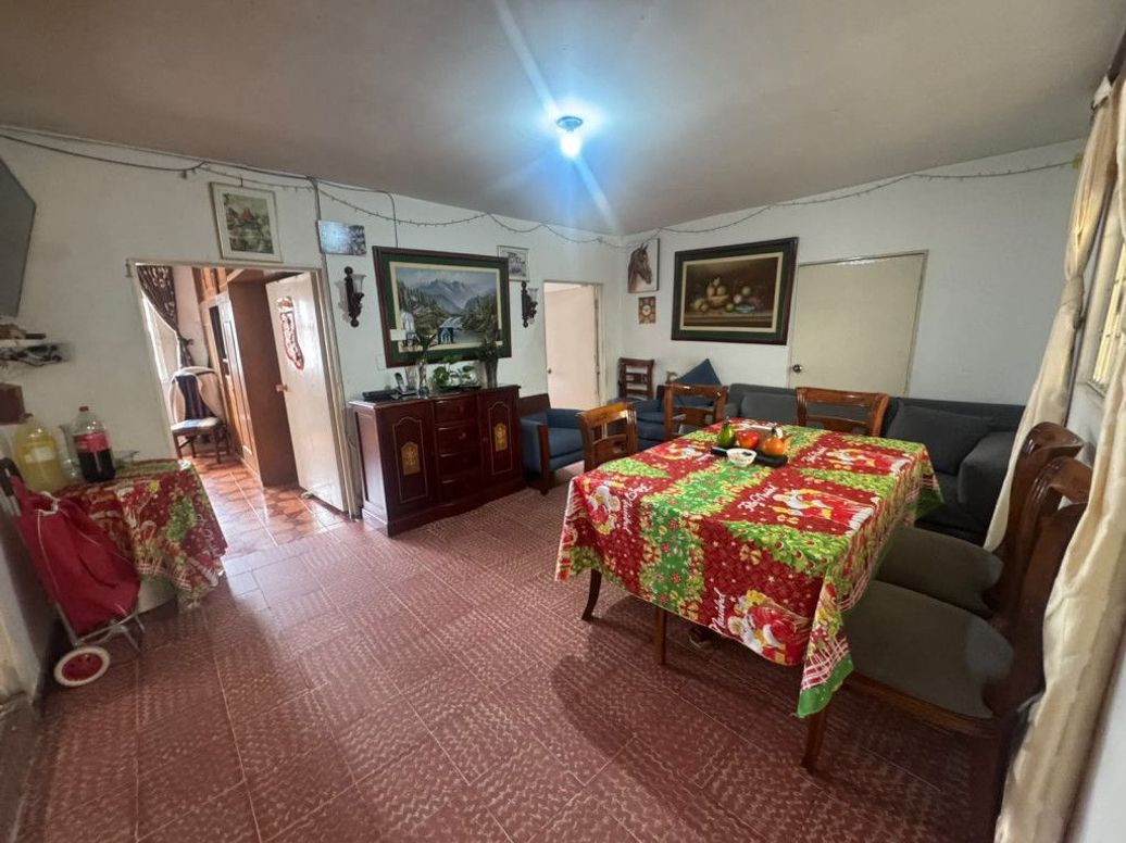 Casa de 10 alcobas en venta en Bravo Paez, Bogotá, 380 m² · foto 8 de 20