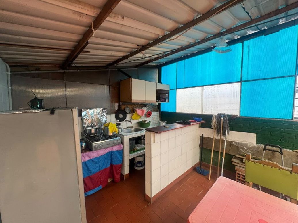 Casa de 10 alcobas en venta en Bravo Paez, Bogotá, 380 m² · foto 10 de 20