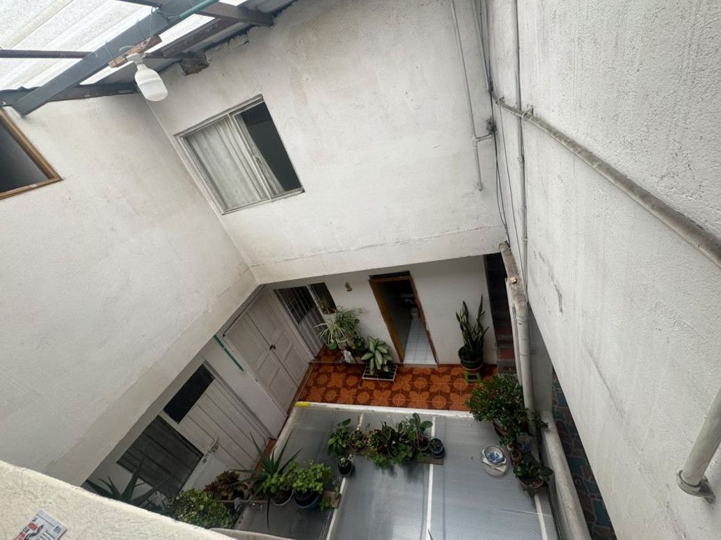 Casa de 10 alcobas en venta en Bravo Paez, Bogotá, 380 m² · foto 16 de 20