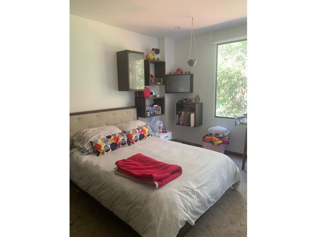 Apartamento de 3 alcobas en venta en Santa Barbara Alta, Bogotá, 229 m² · foto 8 de 9