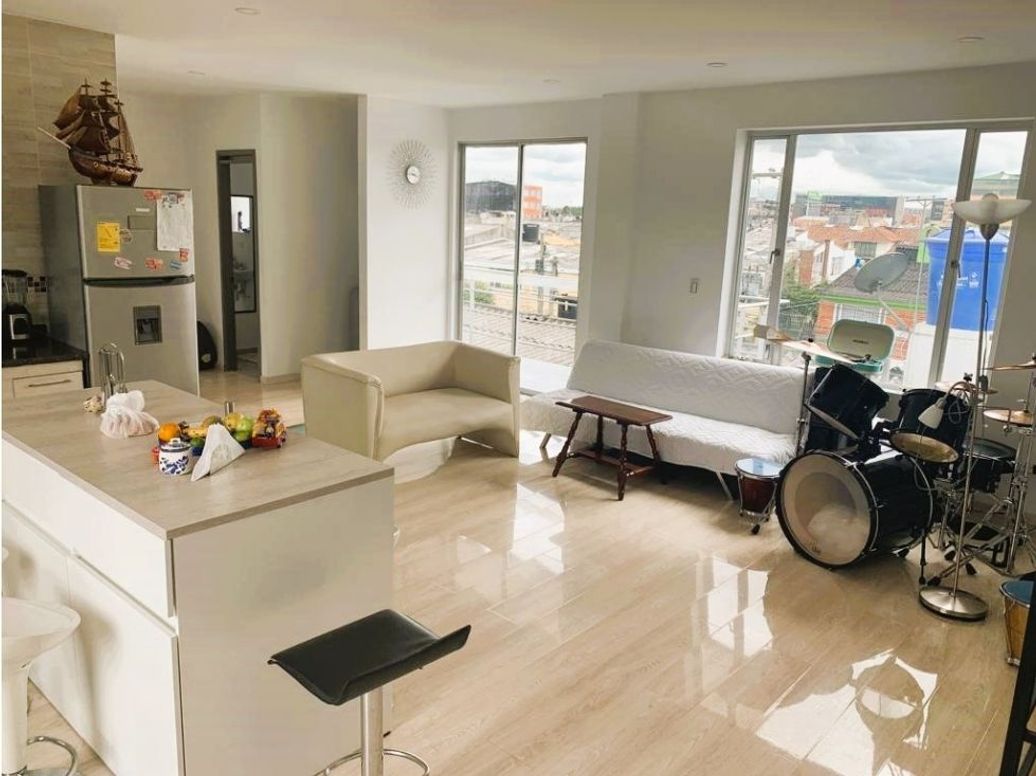 Casa de 4 alcobas en venta en Normandía, Bogotá, 360 m² · foto 3 de 19