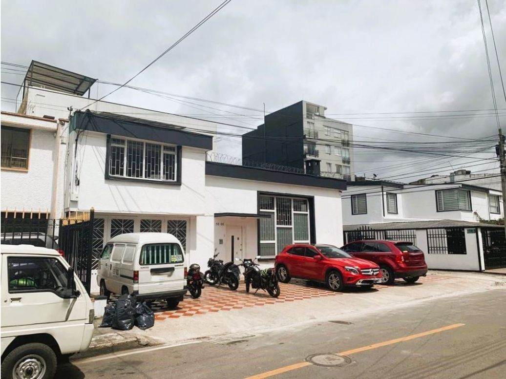Casa de 4 alcobas en venta en Normandía, Bogotá, 360 m² · foto 2 de 19
