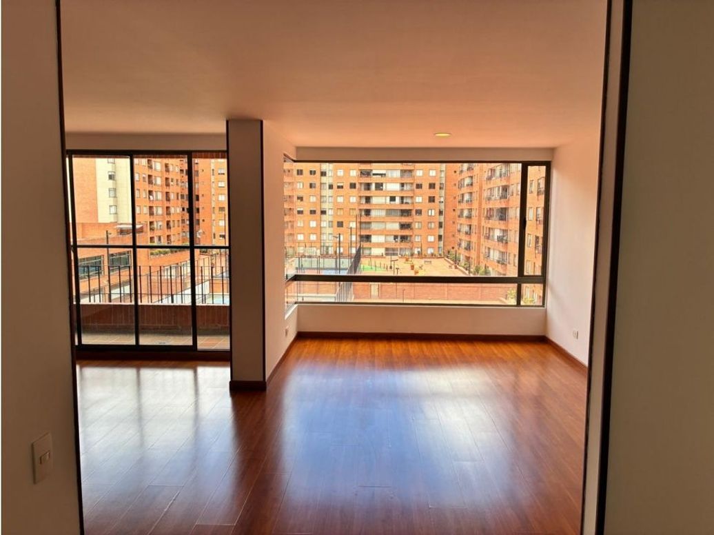 Apartamento de 3 alcobas en venta en Lago Cordoba, Bogotá, 106 m² · foto 2 de 20