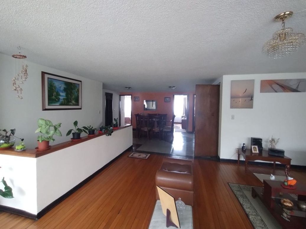 Casa de 8 alcobas en venta en La Cabaña, Bogotá, 541 m² · foto 17 de 20