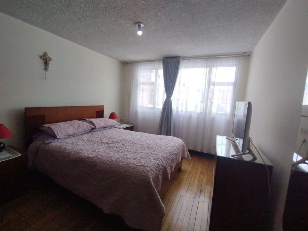 Casa de 8 alcobas en venta en La Cabaña, Bogotá, 541 m² · foto 10 de 20