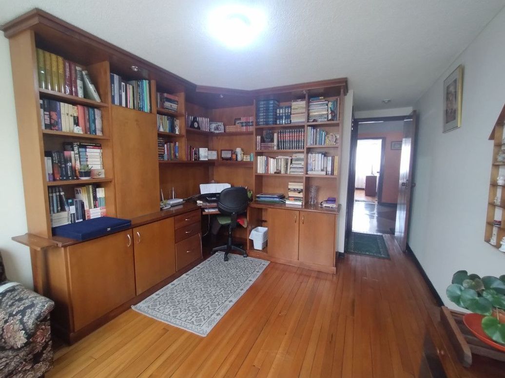 Casa de 8 alcobas en venta en La Cabaña, Bogotá, 541 m² · foto 15 de 20