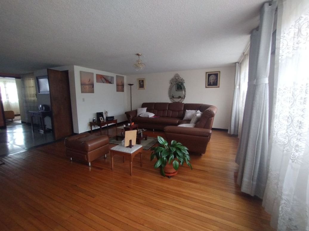 Casa de 8 alcobas en venta en La Cabaña, Bogotá, 541 m² · foto 6 de 20