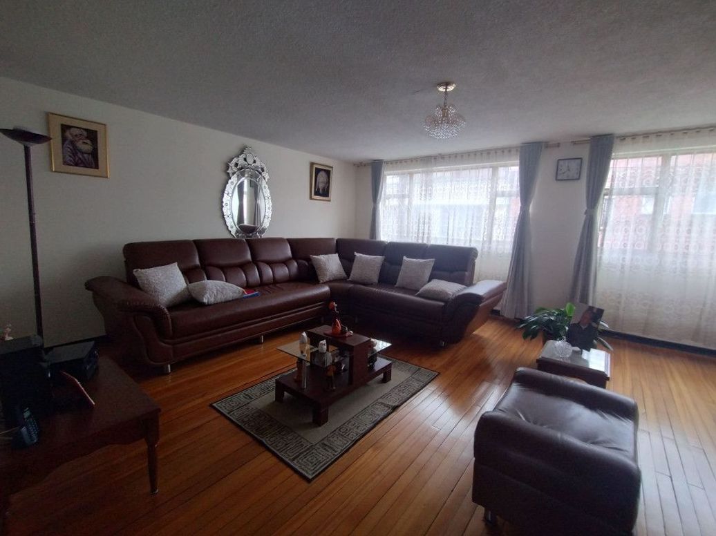 Casa de 8 alcobas en venta en La Cabaña, Bogotá, 541 m² · foto 5 de 20