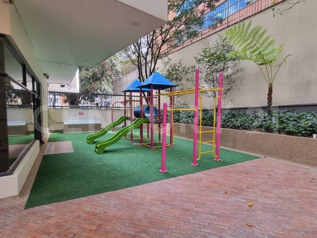 Apartamento de 2 alcobas en arriendo en El Nogal, Bogotá, 136 m² · foto 13 de 14