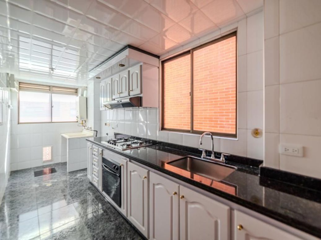 Apartamento de 3 alcobas en venta en Santa Barbara Occidental, Bogotá, 98 m² · foto 8 de 20