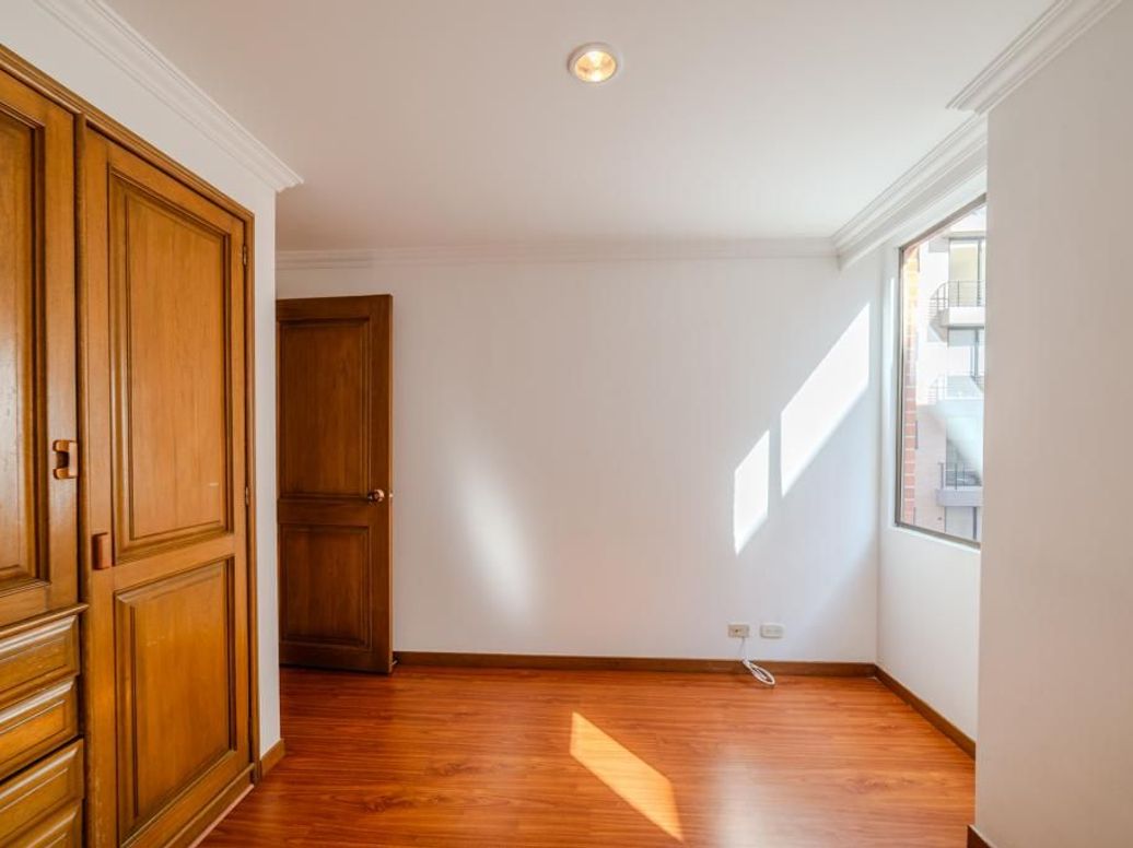 Apartamento de 3 alcobas en venta en Santa Barbara Occidental, Bogotá, 98 m² · foto 16 de 20