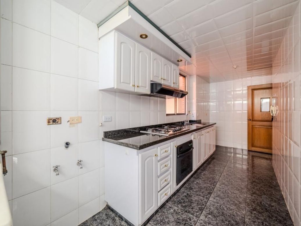 Apartamento de 3 alcobas en venta en Santa Barbara Occidental, Bogotá, 98 m² · foto 10 de 20