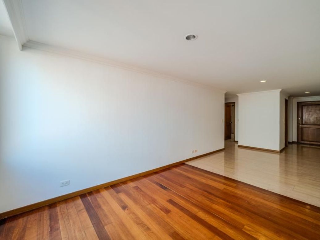 Apartamento de 3 alcobas en venta en Santa Barbara Occidental, Bogotá, 98 m² · foto 2 de 20