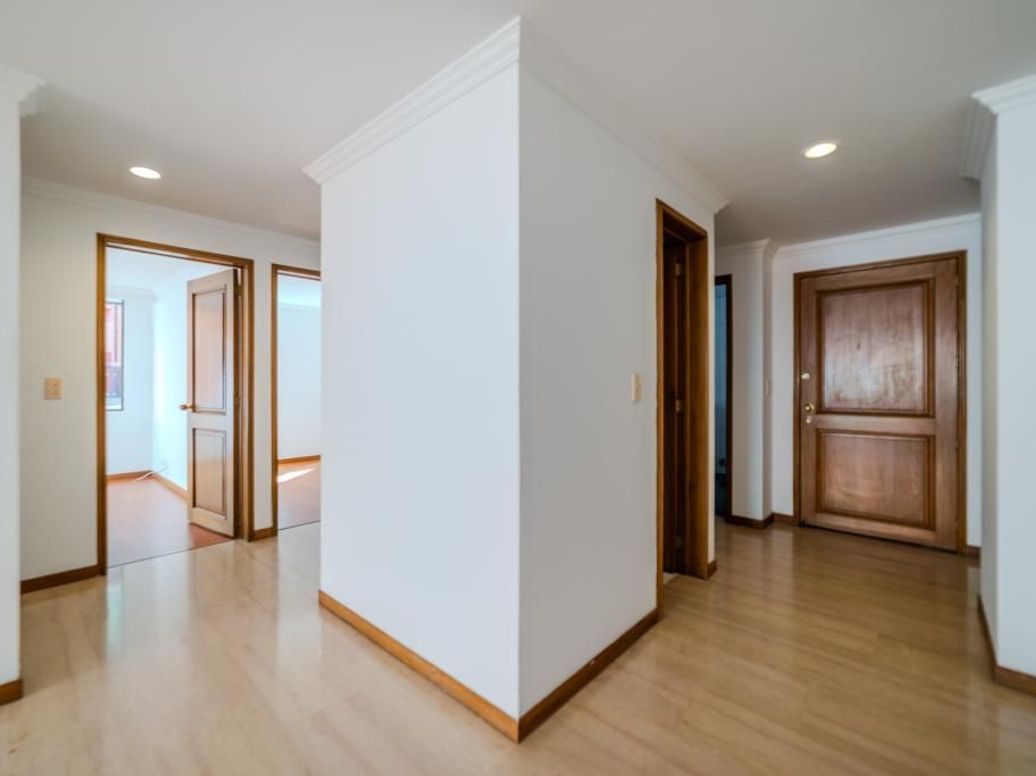 Apartamento de 3 alcobas en venta en Santa Barbara Occidental, Bogotá, 98 m² · foto 5 de 20