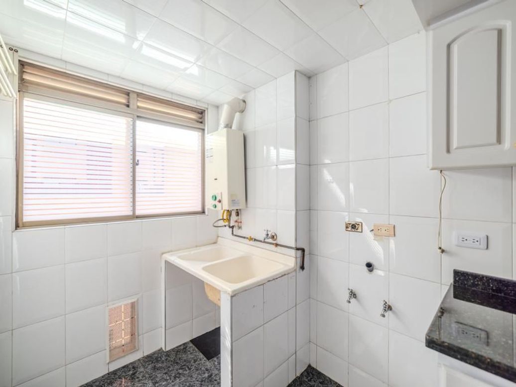 Apartamento de 3 alcobas en venta en Santa Barbara Occidental, Bogotá, 98 m² · foto 9 de 20