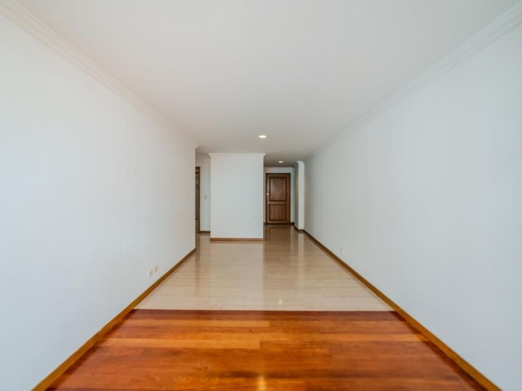 Apartamento de 3 alcobas en venta en Santa Barbara Occidental, Bogotá, 98 m² · foto 3 de 20