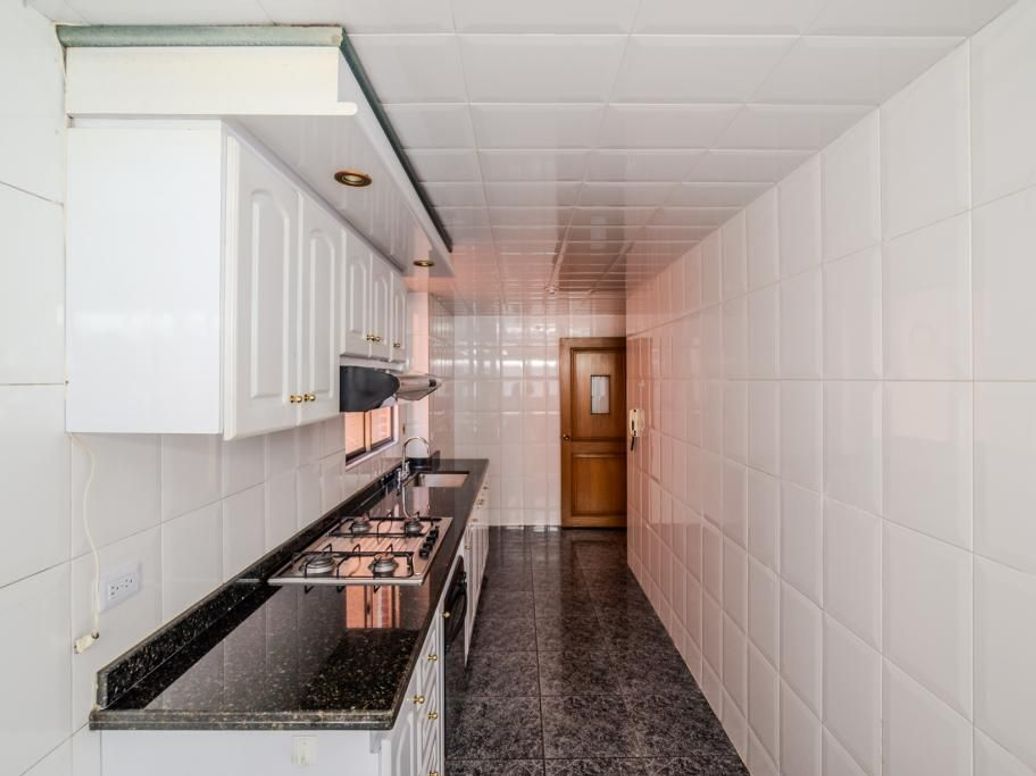 Apartamento de 3 alcobas en venta en Santa Barbara Occidental, Bogotá, 98 m² · foto 11 de 20