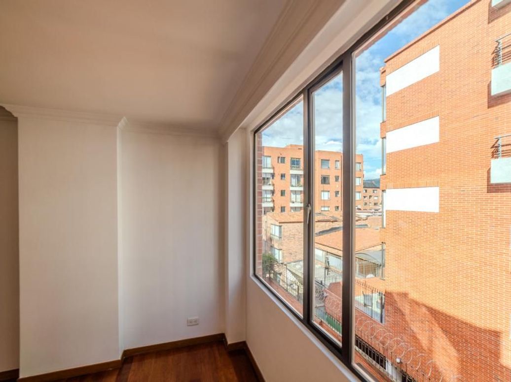 Apartamento de 3 alcobas en venta en Santa Barbara Occidental, Bogotá, 98 m² · foto 4 de 20