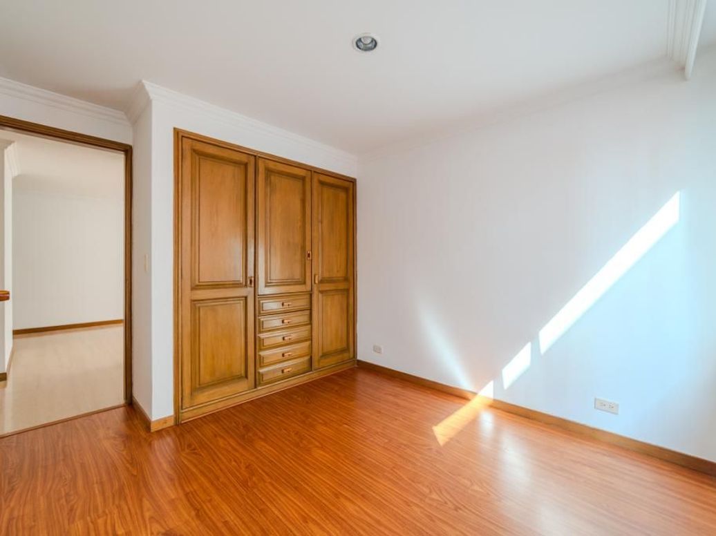 Apartamento de 3 alcobas en venta en Santa Barbara Occidental, Bogotá, 98 m² · foto 19 de 20