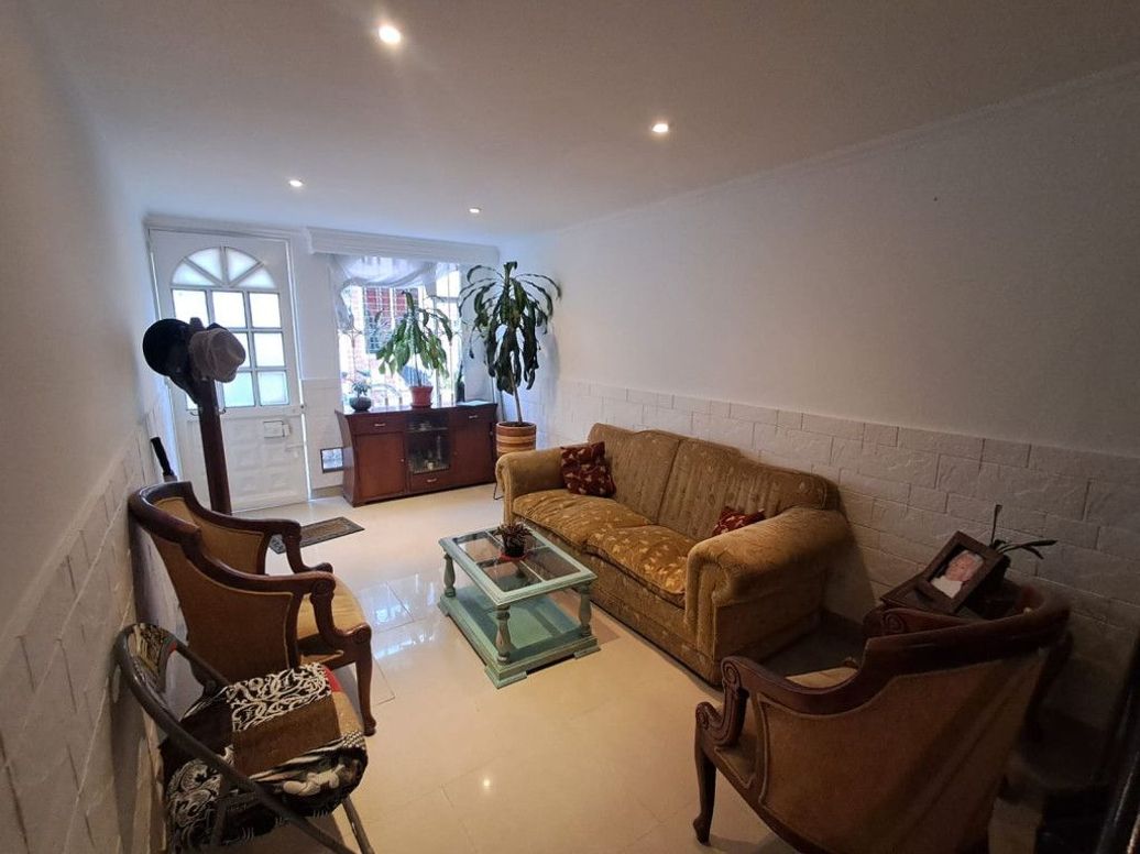 Casa de 4 alcobas en venta en Gilmar, Bogotá, 108 m² · foto 2 de 17