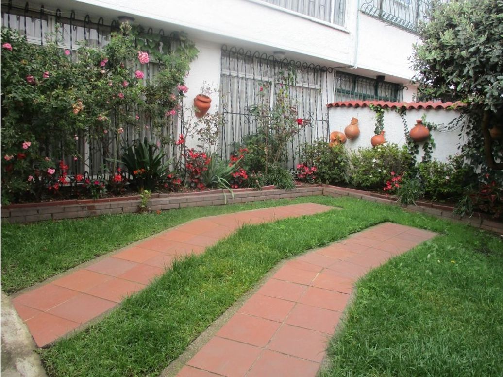 Casa de 4 alcobas en venta en Pontevedra, Bogotá, 240 m² · foto 3 de 20
