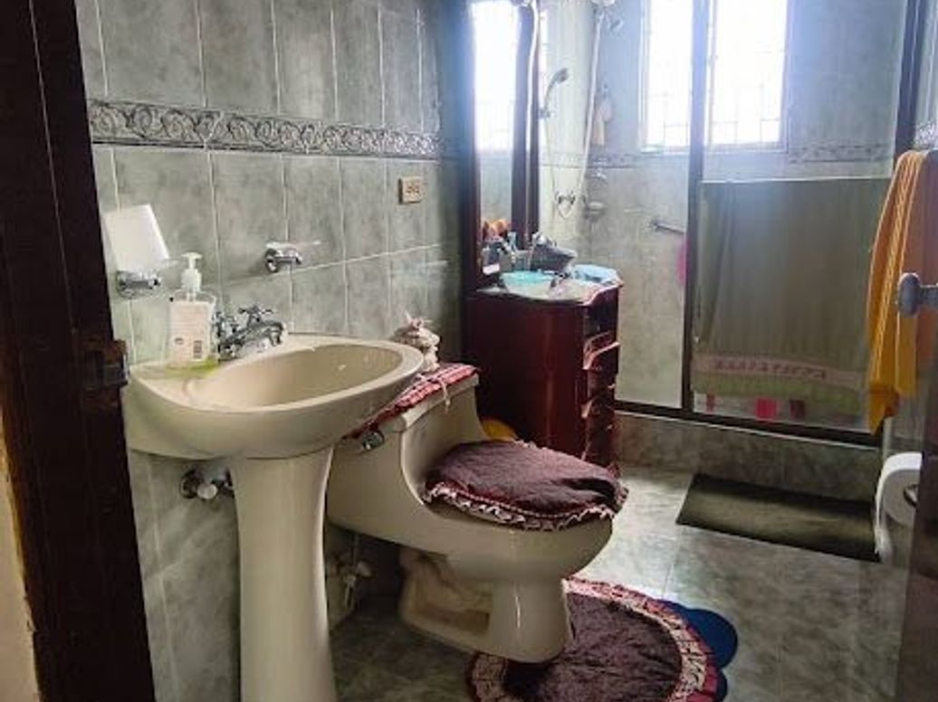 Casa de 5 alcobas en venta en Ciudad Berna, Bogotá, 197 m² · foto 4 de 8