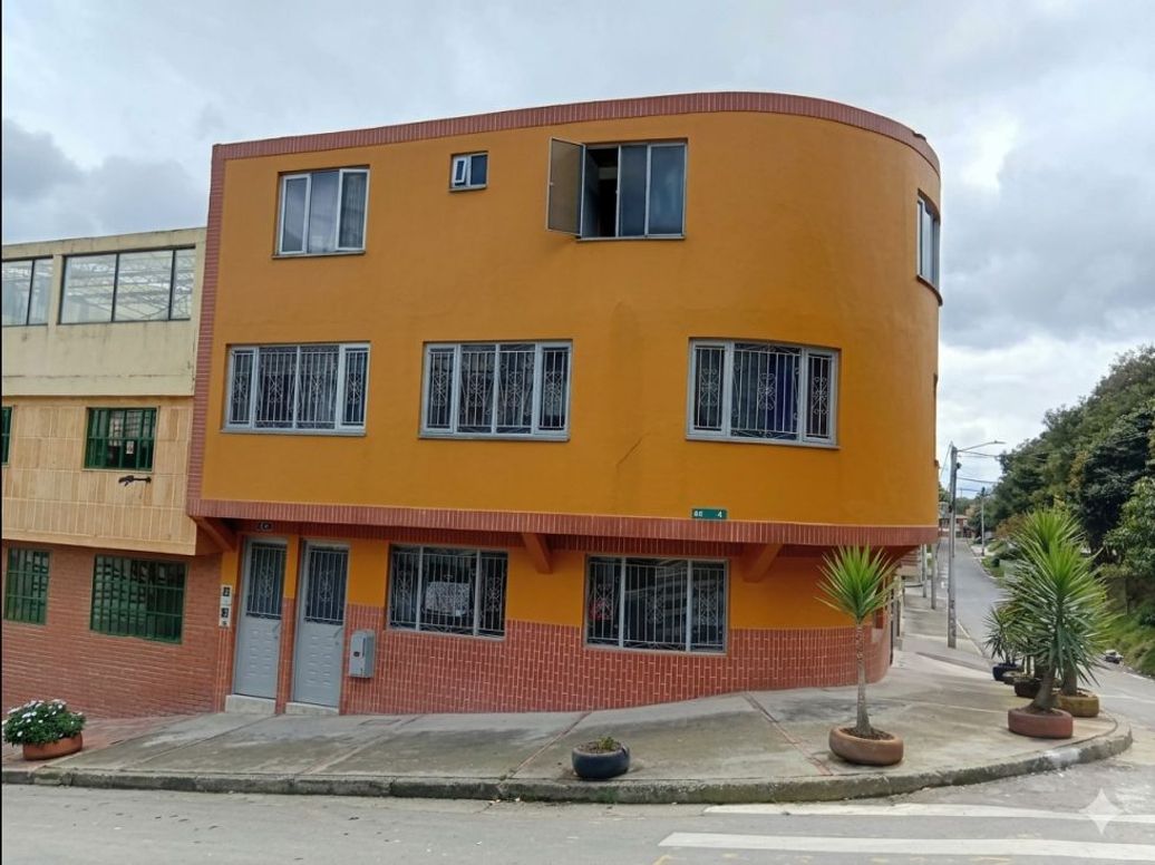 Casa de 1 alcoba en venta en San Javier, Bogotá, 132 m² · foto 2 de 8
