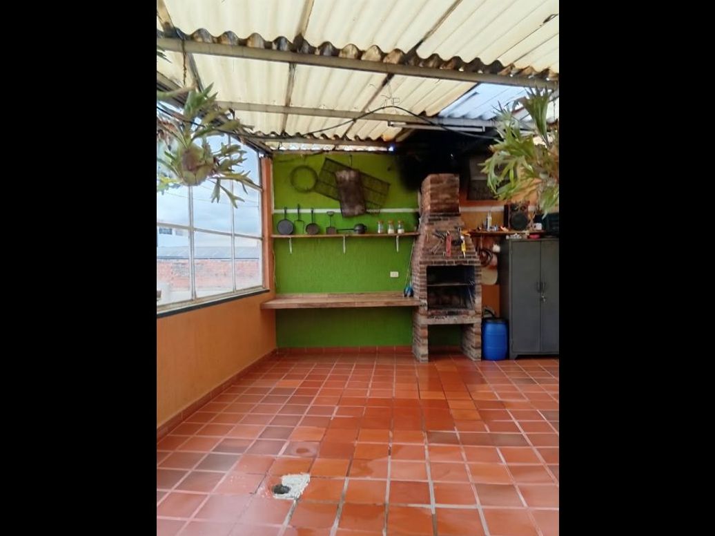 Casa de 1 alcoba en venta en El Carmen, Bogotá, 156 m² · foto 7 de 7