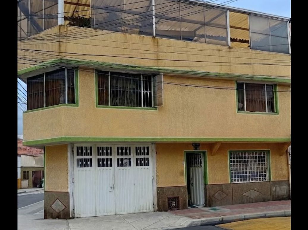 Casa de 1 alcoba en venta en El Carmen, Bogotá, 156 m² · foto 2 de 7